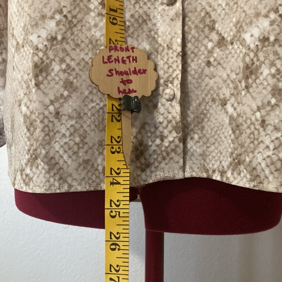 Ann Taylor Size XS snake print light brown 3/4 sleeves blouse. 100% polyester. - Picture 2 of 10